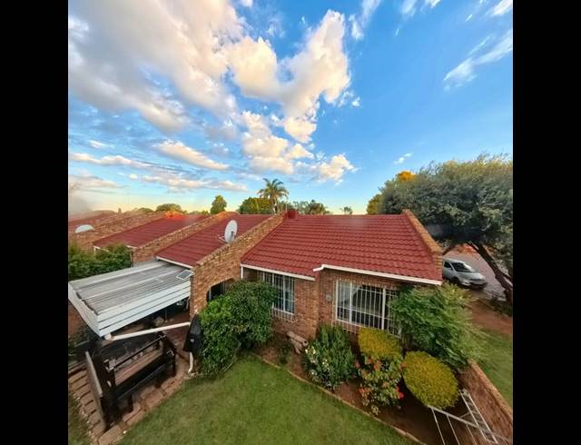 3 BEDROOM TOWNHOUSE FOR SALE IN BIRCHLEIGH